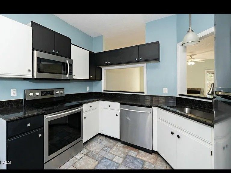 Winterpointe Ln — Photo 8