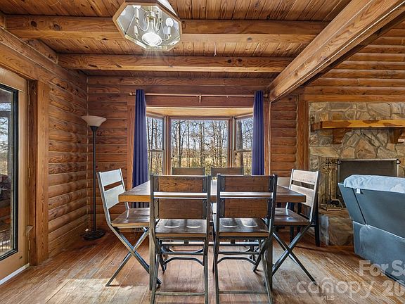 3rd image of 1895 Templeton Rd