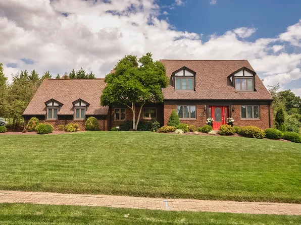 115 Redcliffe Dr, Clairton, PA 15025