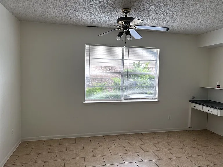 2408 Carnation Dr — Photo 11