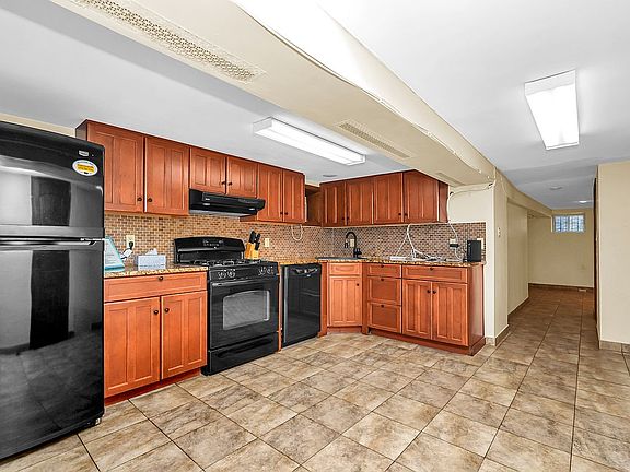 4th image of 132 Bay 28th St Floor 3
