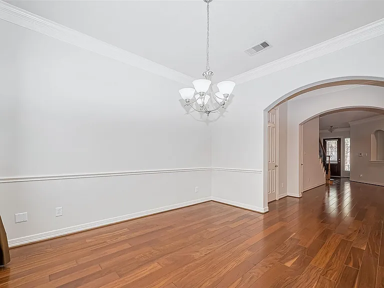 1522 Olive Park — Photo 8