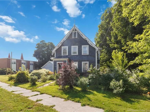 121 Saint Gertrude St, Woodstock, NB E7M 2S8