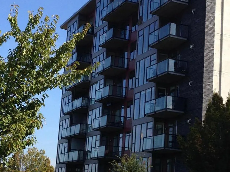 156 Front St NE #520