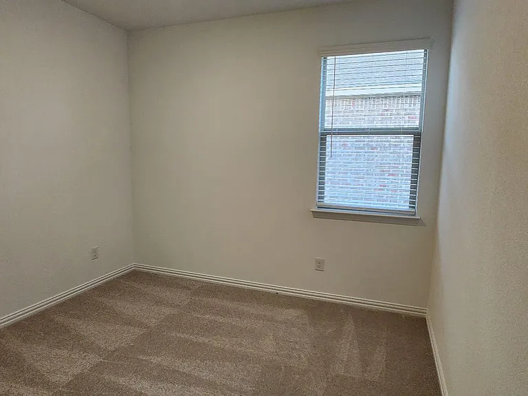 1422 Mesquite Ln — Photo 4