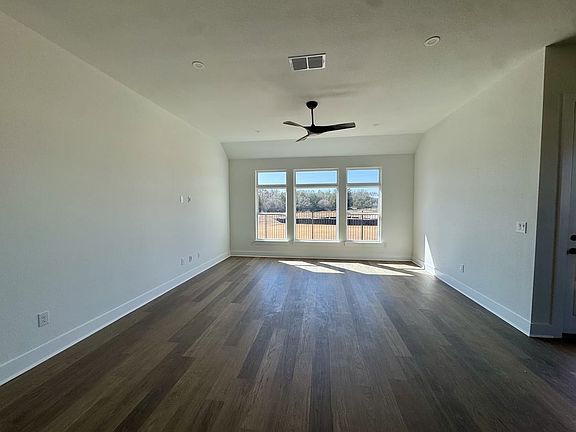 5th image of 250 San Saba Dr