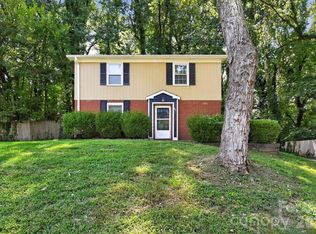 427 Whispering Pines Dr, Charlotte, NC 28217