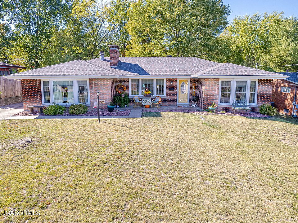 1st image of 305 Norris Dr
