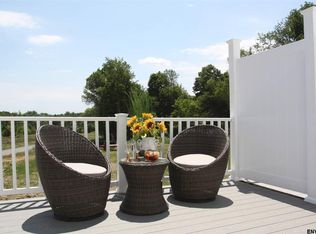 3 Verplanck Ln, Cohoes, NY 12047