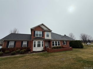 21629 Knights Ln, Trenton, MI 48183