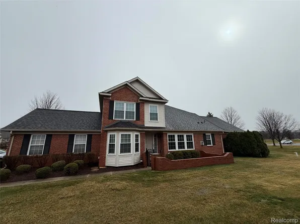 21629 Knights Ln, Trenton, MI 48183