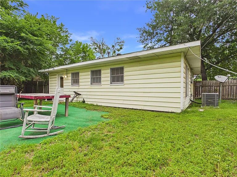 608 Highlands St — Photo 20