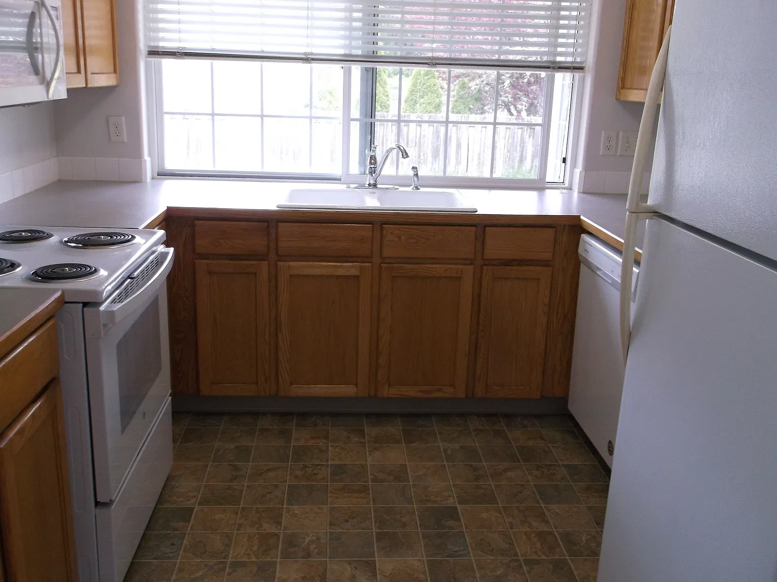 3 bed, 2.5 bath, 1550 sqft, $1,995 — Photo 3