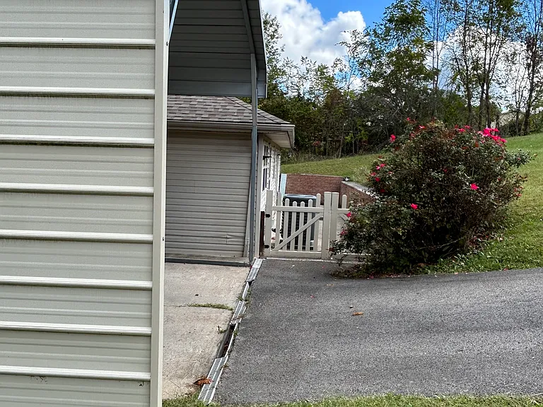 129 Norfolk Cir — Photo 3