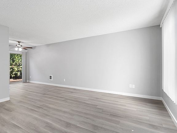 5th image of 3025 SE Maple St APT 06