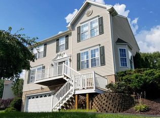 202 Pine Dr, Coraopolis, PA 15108