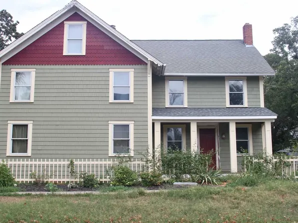 16615 Main St, New Suffolk, NY 11956