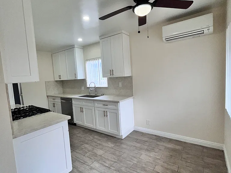 353 W Alameda Ave #D — Photo 4