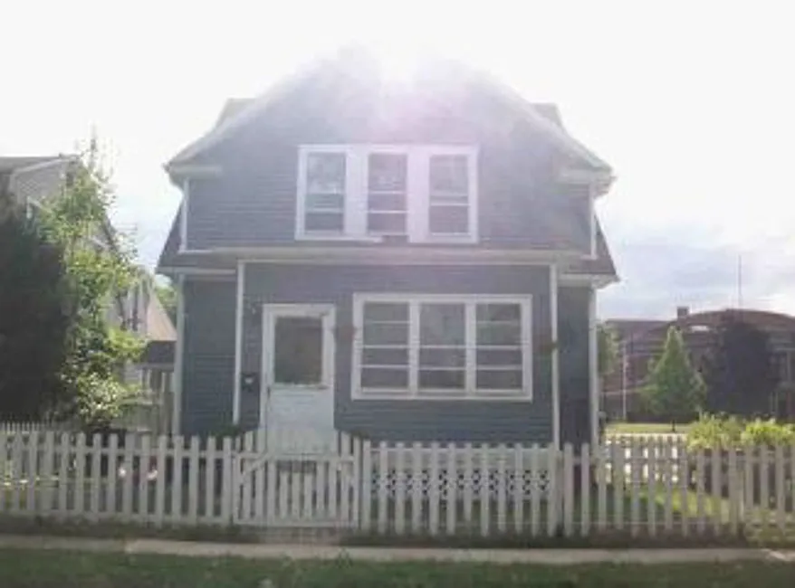 615 Rose St photo 1