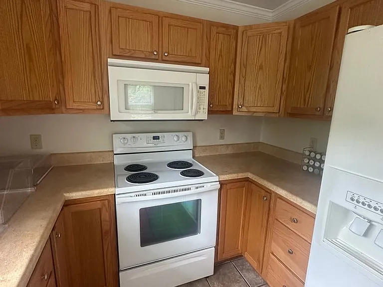 8104 Igou Gap Rd — Photo 9