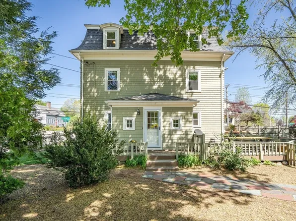 83 Ames St, Dedham, MA 02026