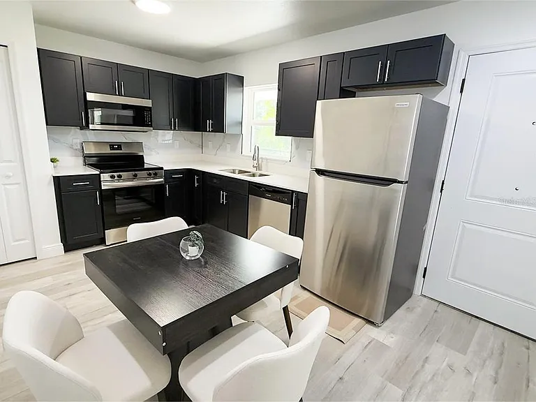 2201 Conway Dr #201 — Photo 6
