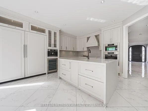 589 Glen Park Ave, Toronto, ON M6B 2G4