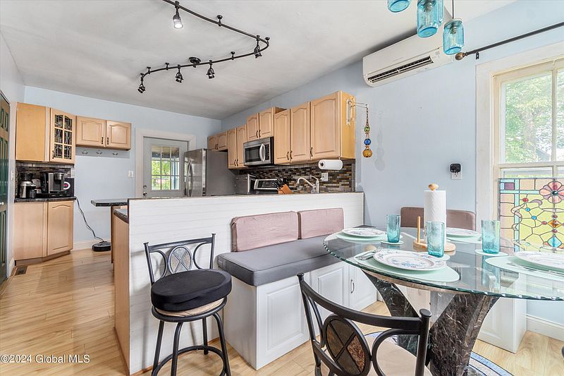 4th image of 9 Curry Road