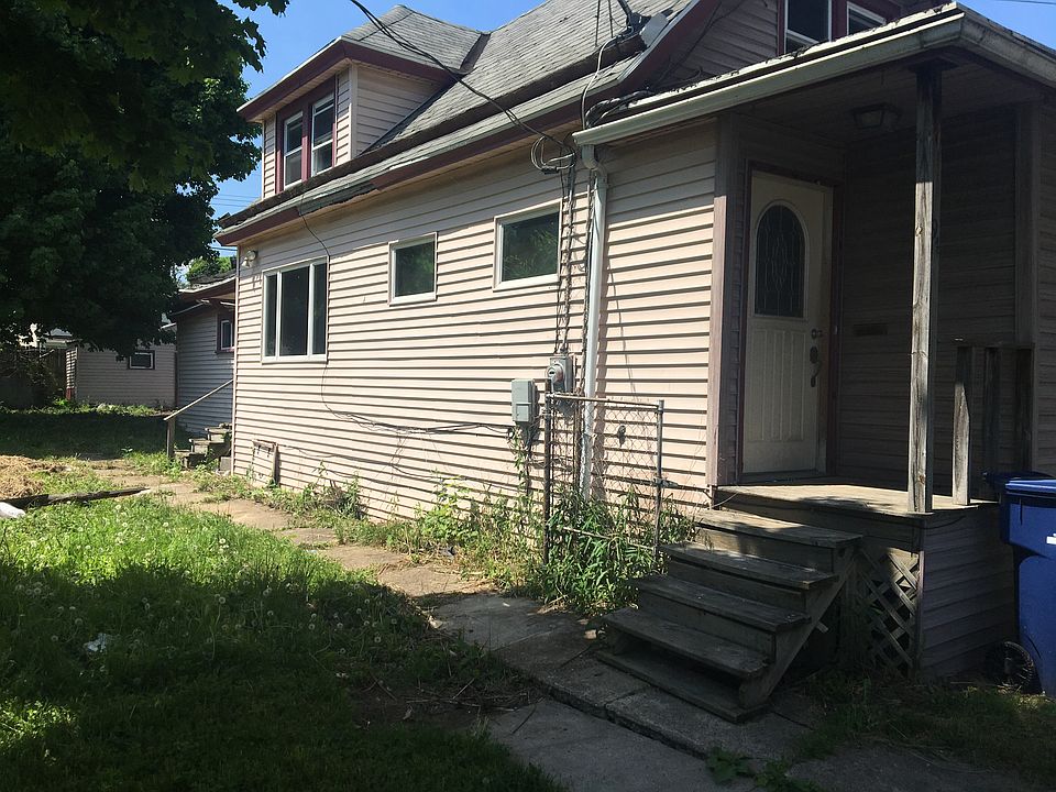2nd image of 94 Rose St