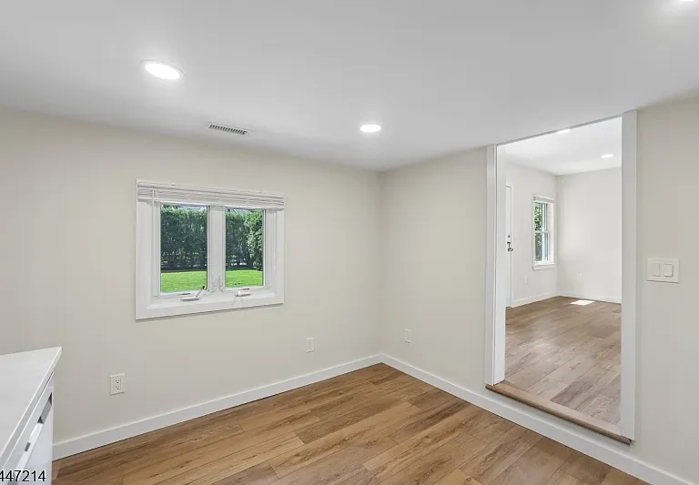 25 Alma Ave — Photo 22