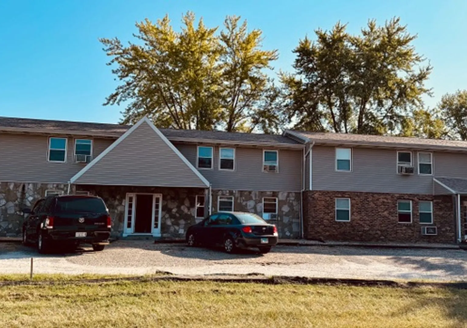 Pekin Place Apartments — Photo 1