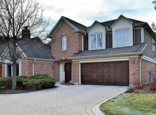 565 Rivershire Pl, Lincolnshire, IL 60069