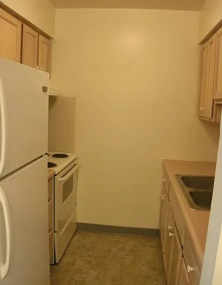 01-96 Lincoln West Dr #1 — Photo 2