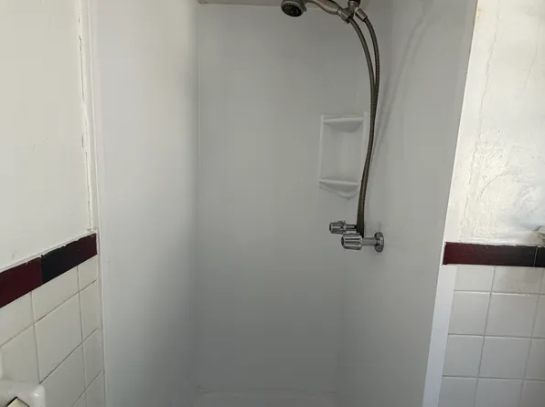 260 E 235th St Floor 1, Bronx, NY 10470