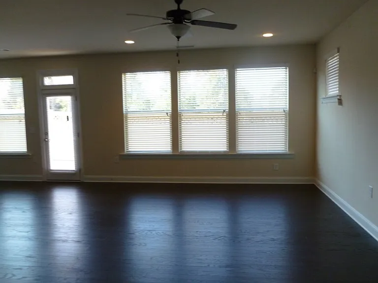 227 Begen St — Photo 3