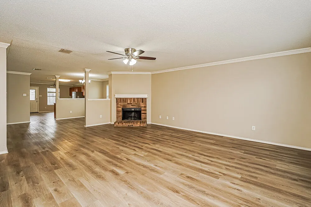 3 bed, 2.0 bath, 1868 sqft, $2,670 — Photo 4