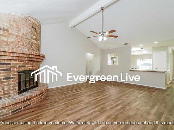 3rd image of 4917 Crestwood Dr