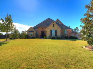 916 W Nandina Way, Mustang, OK 73064