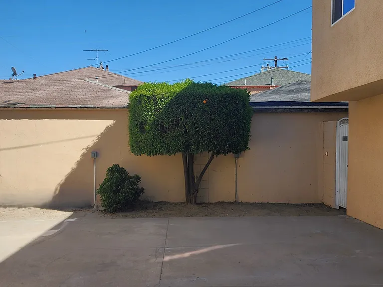 2574 Southern Ave #B — Photo 3