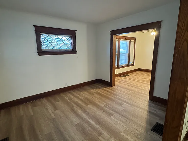 565 Webster Ave — Photo 5