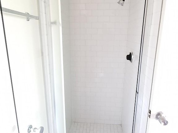 3rd image of 10321 Woodbine St #504