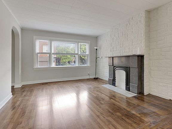 5th image of 900 N Damen Ave