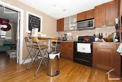 47 Gardner St Photo 1