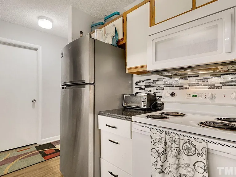 1411 Collegiate Cir #303 — Photo 8