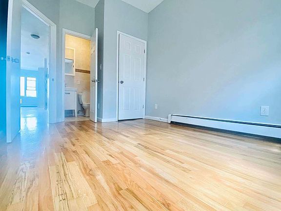 3rd image of 804 Evergreen Ave #C1