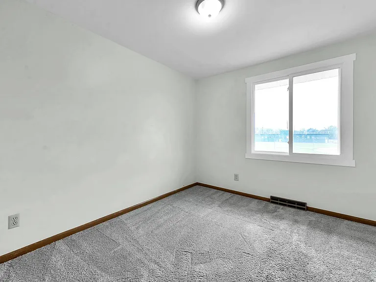 2032 Northcliff Dr — Photo 8