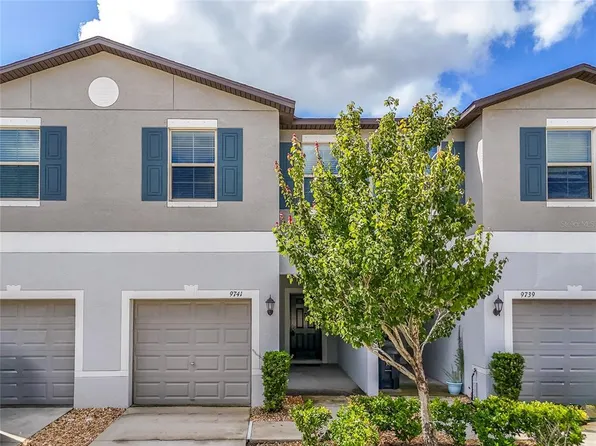 9741 Pembrooke Pines Dr, Sun City Center, FL 33573