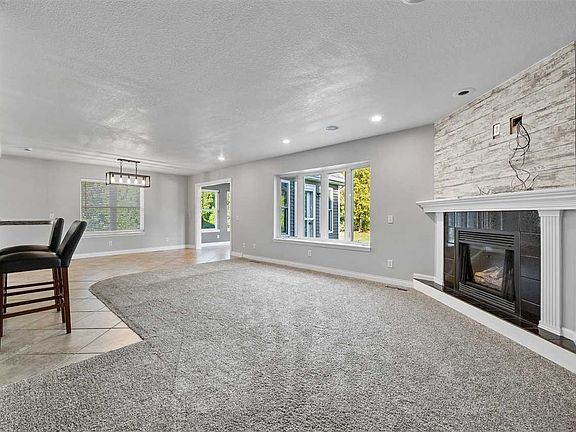 3rd image of 1206 Winchester Cir NE