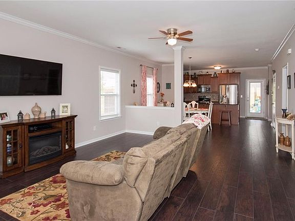 5th image of 816 Shillington Ln #46