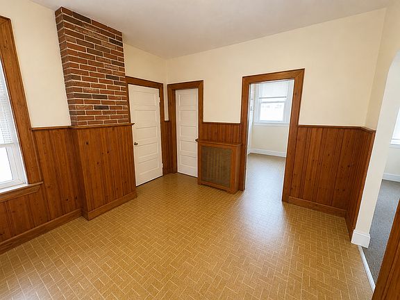 5th image of 18 Mount Hood Rd #1